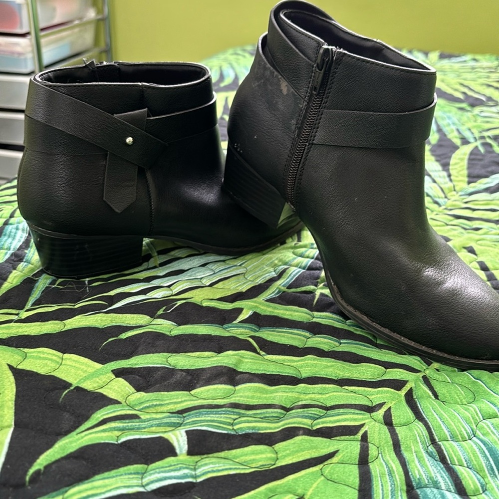 Size 7 wide ankle boots